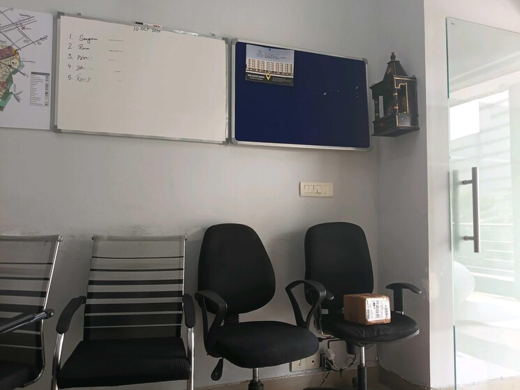 Team Area, unitech-rodeo-drive Commercial Shop 300 Sq.Ft. In South City 2 Gurgaon 9581847