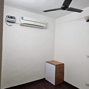 Room in 4 BHK Builder Floor at Pitampura – for Rent