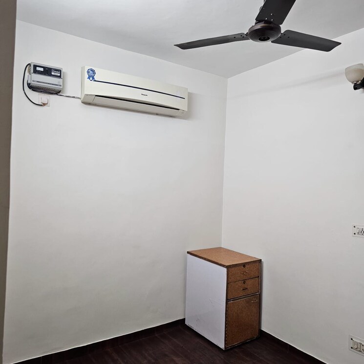 Room, pitampura 4 Bedroom 1500 Sq.Ft. Builder Floor In Pitampura Delhi 9581879