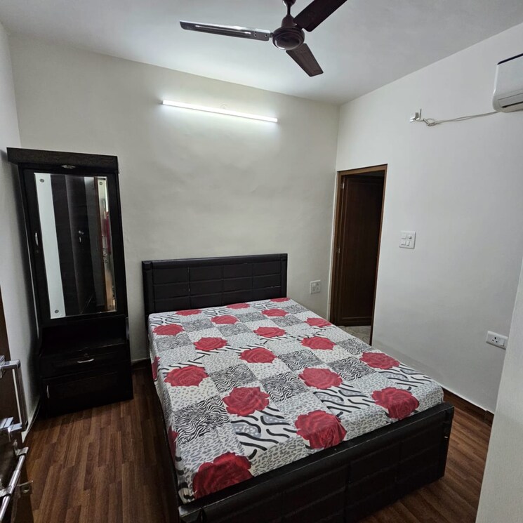 Bedroom, pitampura 4 Bedroom 1500 Sq.Ft. Builder Floor In Pitampura Delhi 9581879