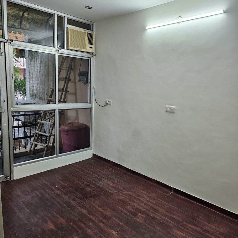 Room, pitampura 4 Bedroom 1500 Sq.Ft. Builder Floor In Pitampura Delhi 9581879