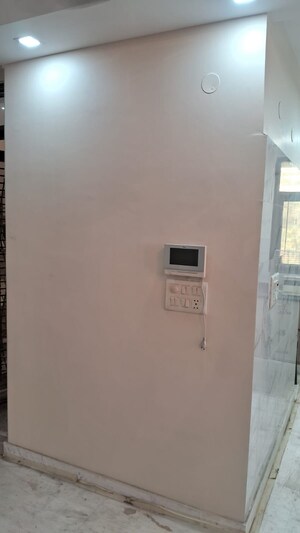 Furnished Amenities in 4 BHK Builder Floor at Pitampura – for Rent