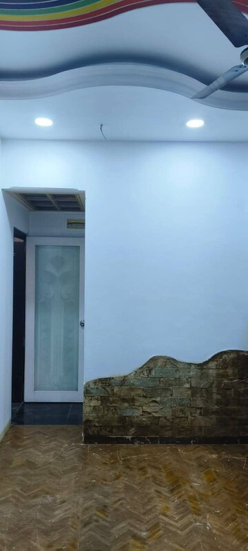 Room in 6 BHK Independent House at Andheri West – for Sale