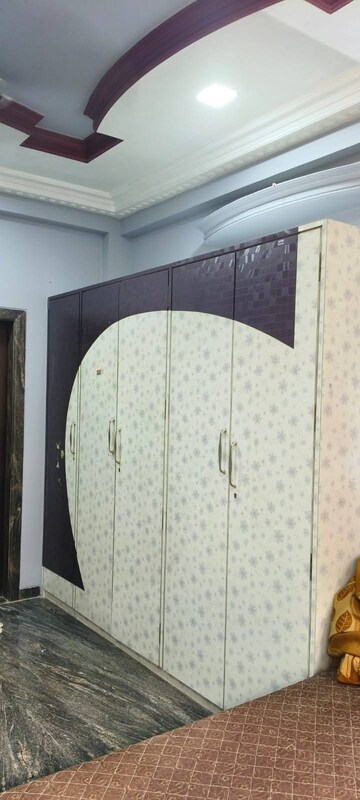 Room in 6 BHK Independent House at Andheri West – for Sale