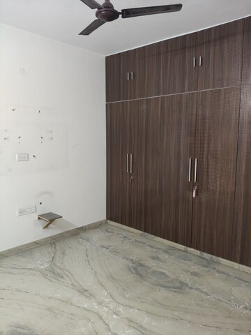 Room in 3 BHK Builder Floor at Jungpura Extension – for Rent