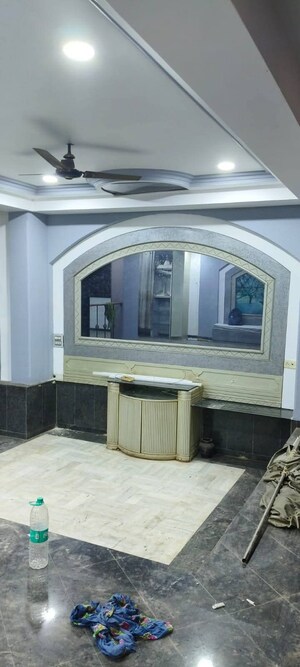 Room in 6 BHK Independent House at Andheri West – for Rent