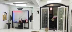 Room in 6 BHK Independent House at Andheri West – for Rent