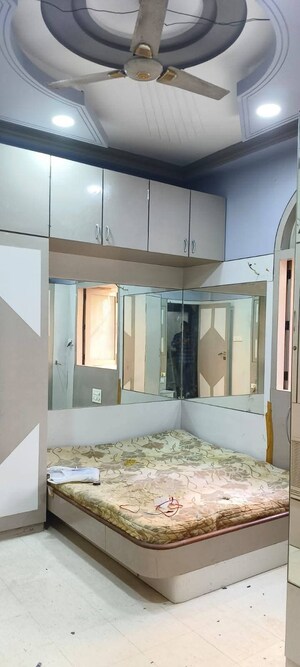 Bedroom in 6 BHK Independent House at Andheri West – for Rent