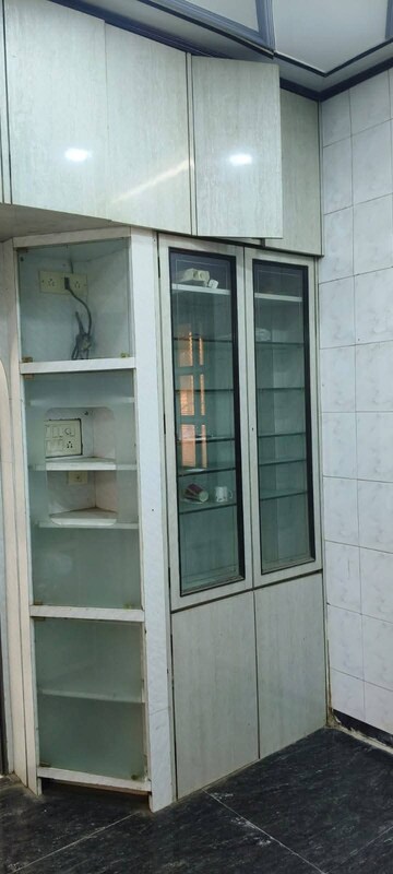 Room in 6 BHK Independent House at Andheri West – for Rent