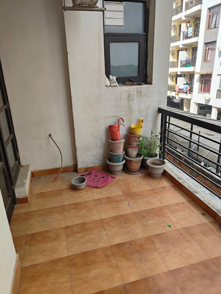 Balcony, singla-south-city 2.5 Bedroom 1850 Sq.Ft. Builder Floor In Lohgarh Zirakpur 9581938