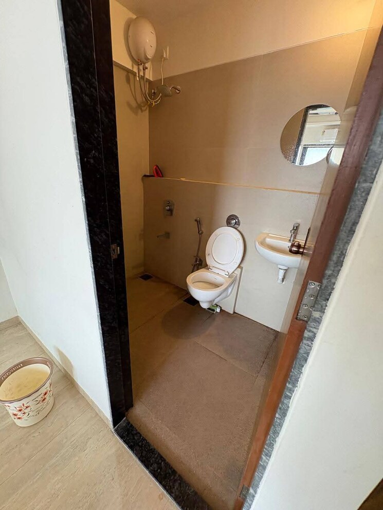 Bathroom, je-and-vee-vrindavan 1 Bedroom 645 Sq.Ft. Apartment In Malad East Mumbai 9581966