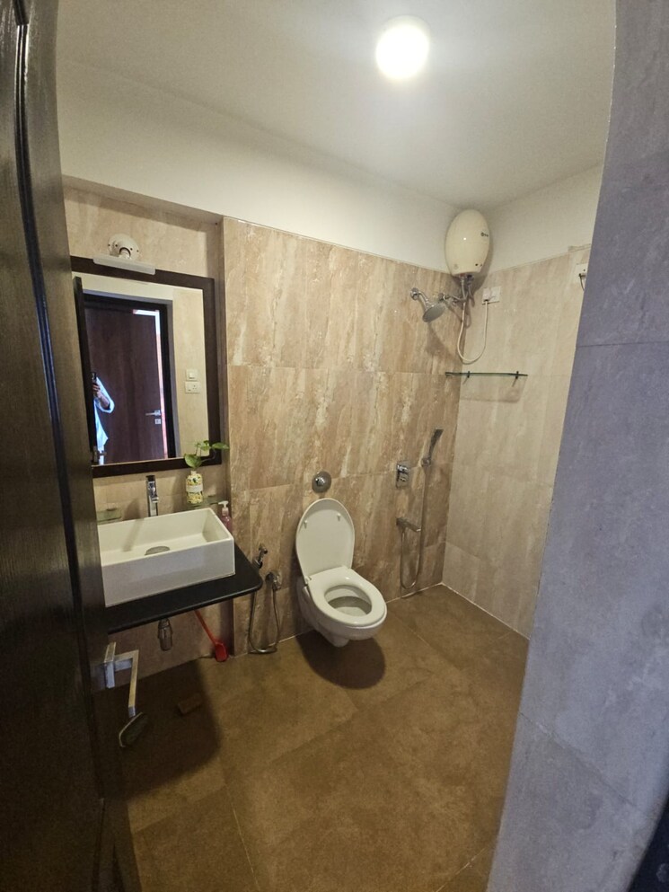Bathroom, vora-skyline-acropolis 2 Bedroom 700 Sq.Ft. Apartment In Borivali West Mumbai 9581999