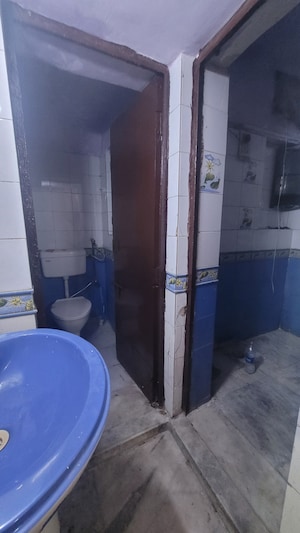 Bathroom in 3 BHK Apartment at Gtb Enclave – for Rent