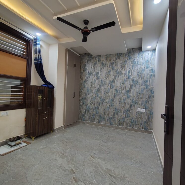 Bedroom, uttam nagar west 3 Bedroom 90 Sq.Yd. Builder Floor In Uttam Nagar West Delhi 9582027