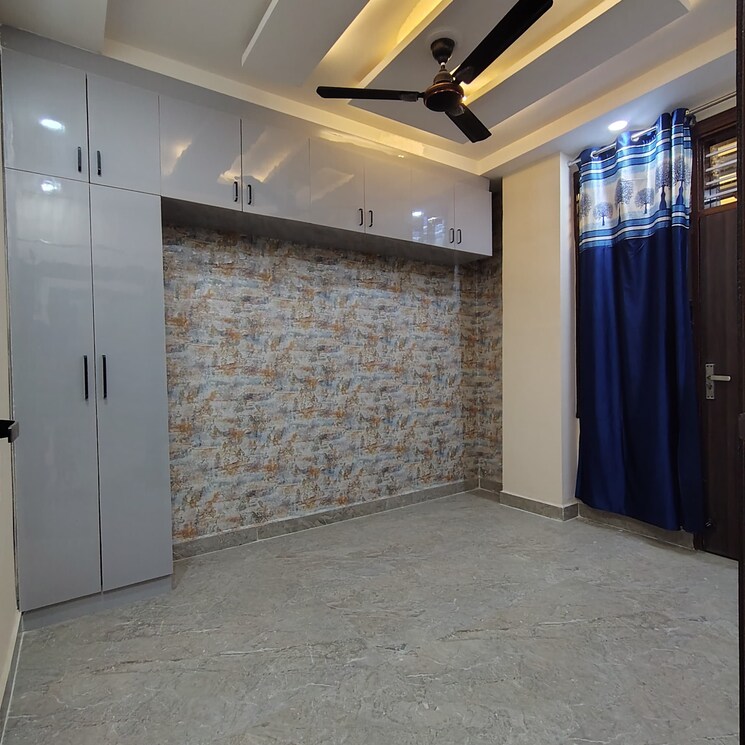 Room, uttam nagar west 3 Bedroom 90 Sq.Yd. Builder Floor In Uttam Nagar West Delhi 9582027