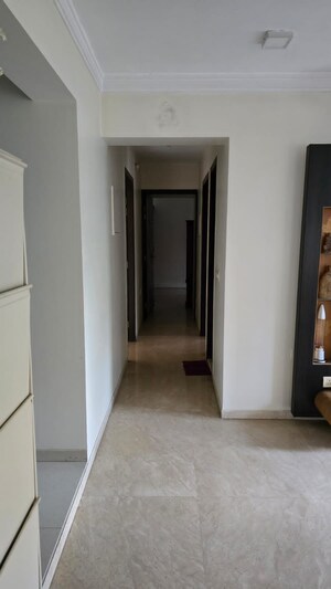 Building Lobby in 2.5 BHK Apartment at Hiranandani Meadows, Manpada – for Rent