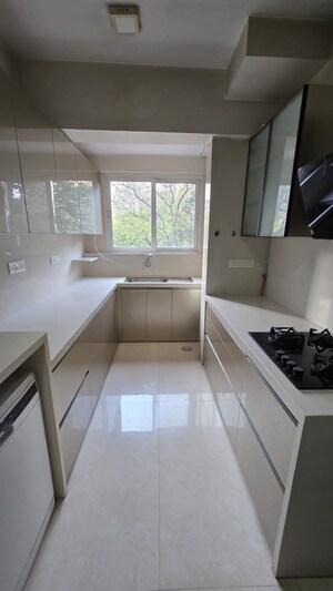 Kitchen in 2.5 BHK Apartment at Hiranandani Meadows, Manpada – for Rent