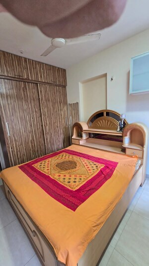 Bedroom in 2.5 BHK Apartment at Hiranandani Meadows, Manpada – for Rent