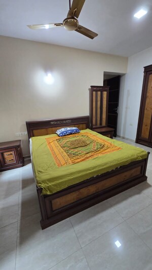 Bedroom in 2.5 BHK Apartment at Hiranandani Meadows, Manpada – for Rent