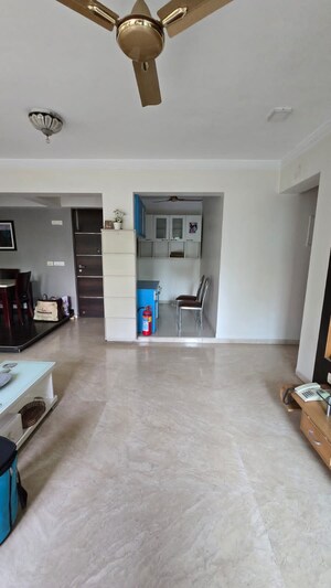 Parking in 2.5 BHK Apartment at Hiranandani Meadows, Manpada – for Rent