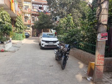 Parking in 2.5 BHK Builder Floor at Vasundhara Sector 3 – for Sale