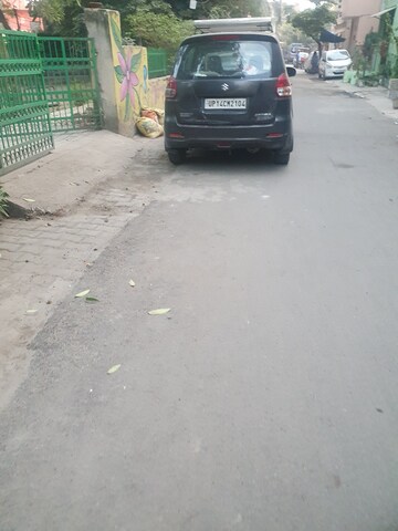 Parking in 2.5 BHK Builder Floor at Vasundhara Sector 3 – for Sale