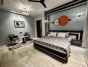  Pg For Rent in Vineet Khand