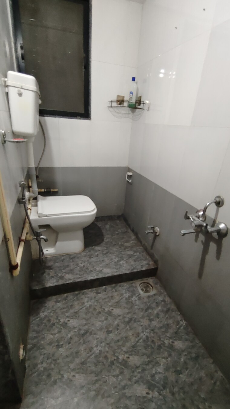 Bathroom, om-sai-agrima-apartment 2 Bedroom 610 Sq.Ft. Apartment In Mulund East Mumbai 9582058