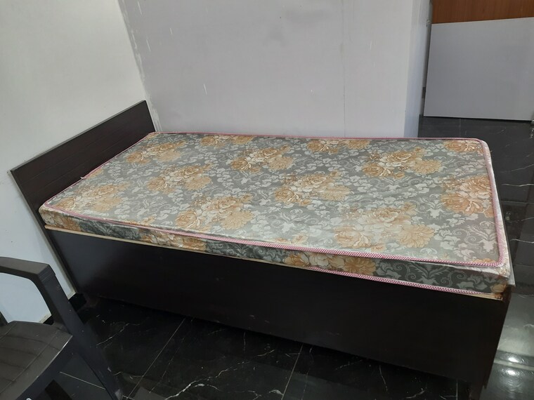 Bedroom, sector 31 Pg For Boys & Girls In Sector 31 9582049