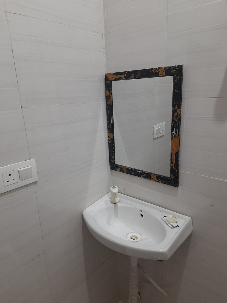 Bathroom, sector 31 Pg For Boys & Girls In Sector 31 9582049