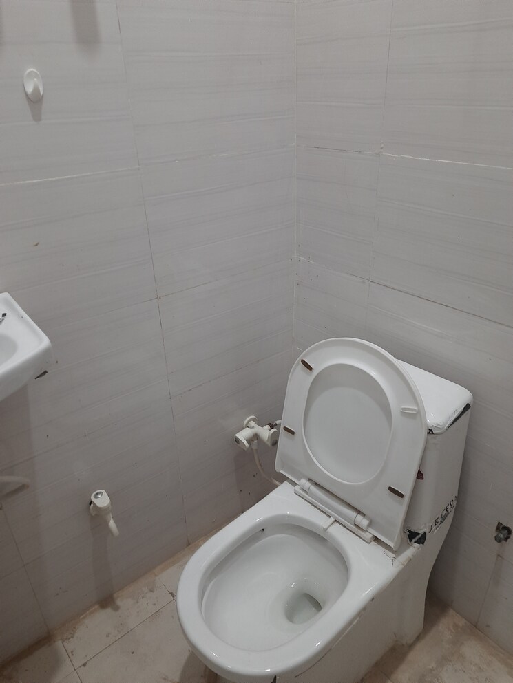 Bathroom, sector 31 Pg For Boys & Girls In Sector 31 9582049