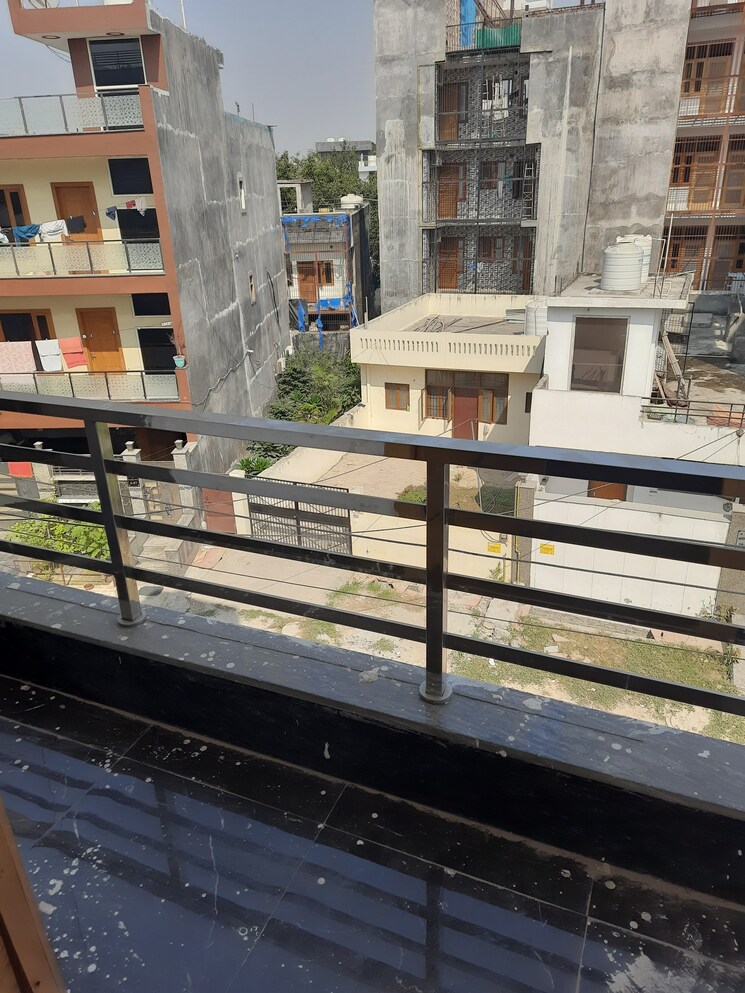 Balcony, sector 31 Pg For Boys & Girls In Sector 31 9582049