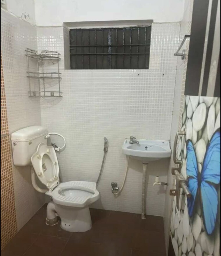 Bathroom, lalbagh 3 Bedroom 1420 Sq.Ft. Apartment In Lalbagh Lucknow 9582057