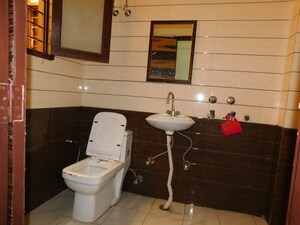 Team Area in  Pg at Sector 122 – for Rent