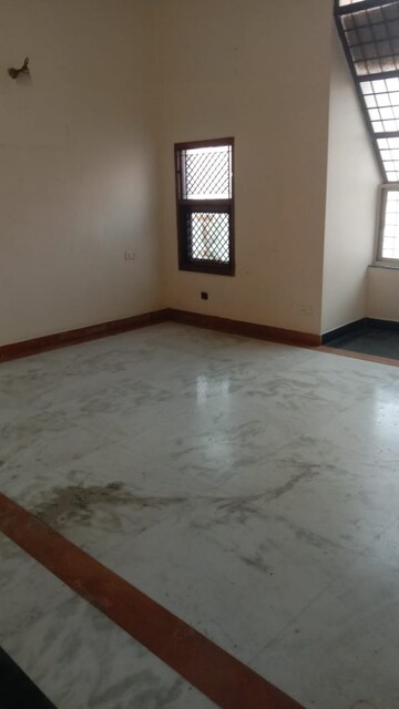 Room in 3 BHK Builder Floor at Patel Nagar 3 – for Rent
