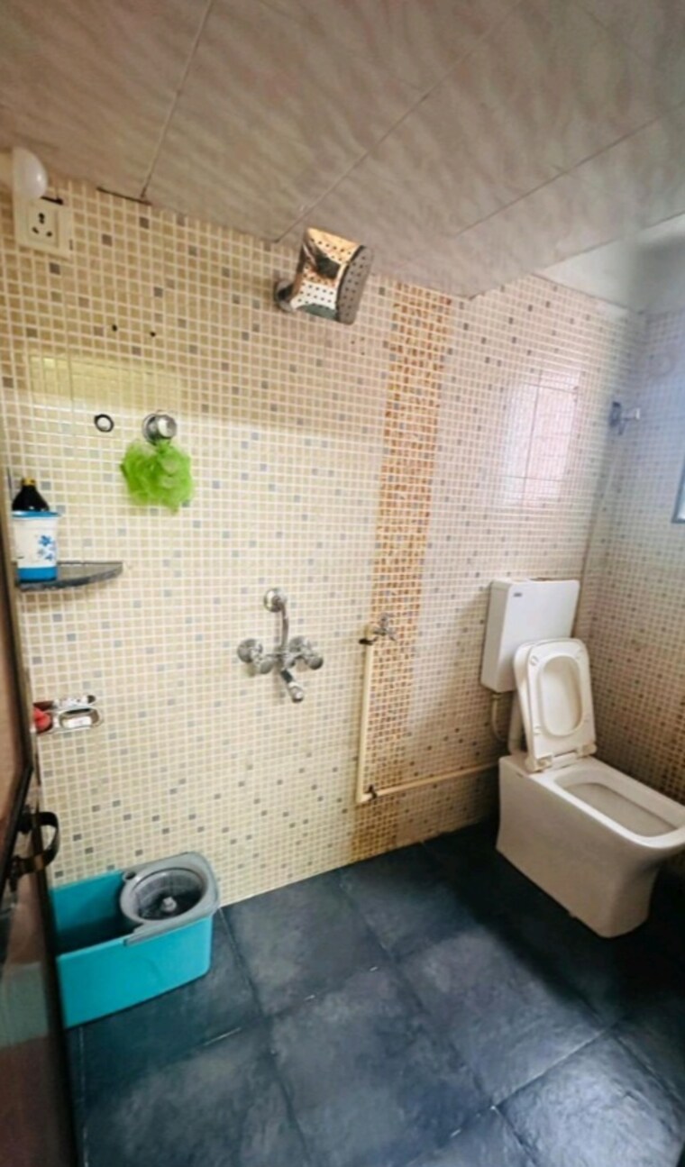 Bathroom, samta-chs-airoli 2 Bedroom 900 Sq.Ft. Apartment In Airoli Navi Mumbai 9582071