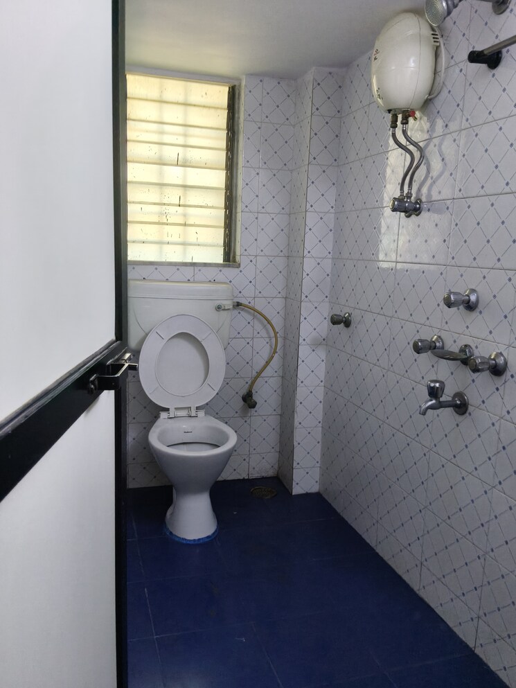 Bathroom, silver-nook-chs 3 Bedroom 1500 Sq.Ft. Apartment In Santacruz East Mumbai 9582072