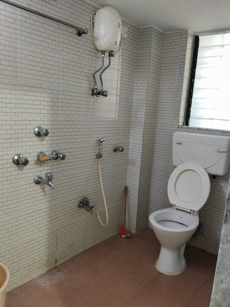 Bathroom, silver-nook-chs 3 Bedroom 1500 Sq.Ft. Apartment In Santacruz East Mumbai 9582072