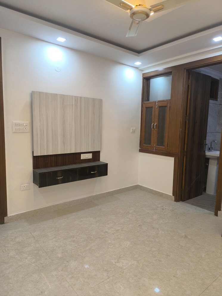 Room, dwarka 3 Bedroom 1200 Sq.Ft. Builder Floor In Dwarka Delhi 9582077