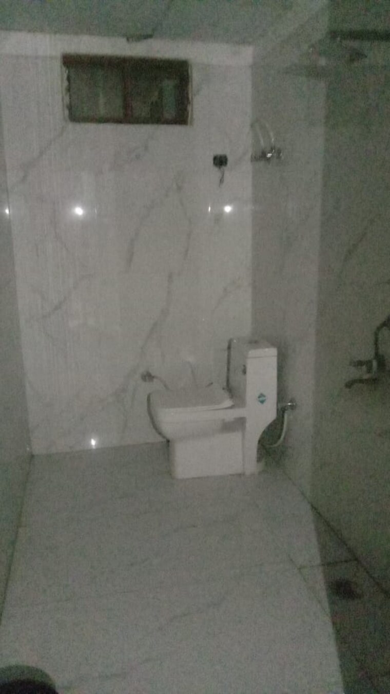 Bathroom, jaipuria-heritage 3 Bedroom 2200 Sq.Ft. Penthouse In Shahpur Bamheta Ghaziabad 9582105