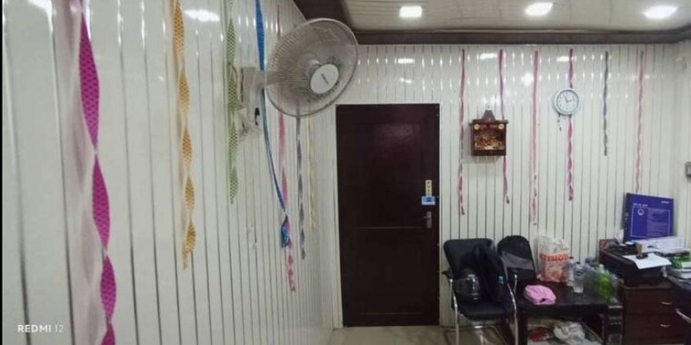 Team Area, hazratganj Commercial Office Space 300 Sq.Ft. In Hazratganj Lucknow 9582102