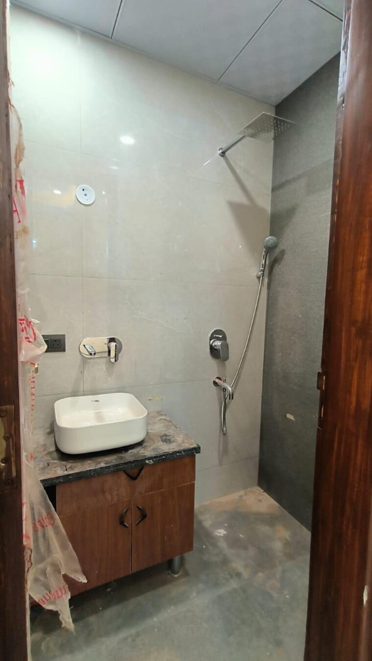 Bathroom, sector 62 Pg For Boys & Girls In Sector 62 9582112