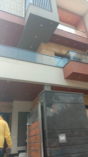 Kitchen in 2 BHK Builder Floor at Patel Nagar 3 – for Rent