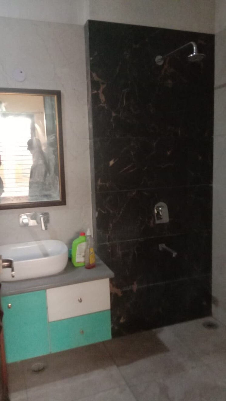 Bathroom, patel nagar 3 2 Bedroom 1400 Sq.Ft. Builder Floor In Patel Nagar 3 Ghaziabad 9582134
