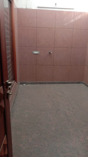 Bathroom in 2 BHK Builder Floor at Patel Nagar 3 – for Rent