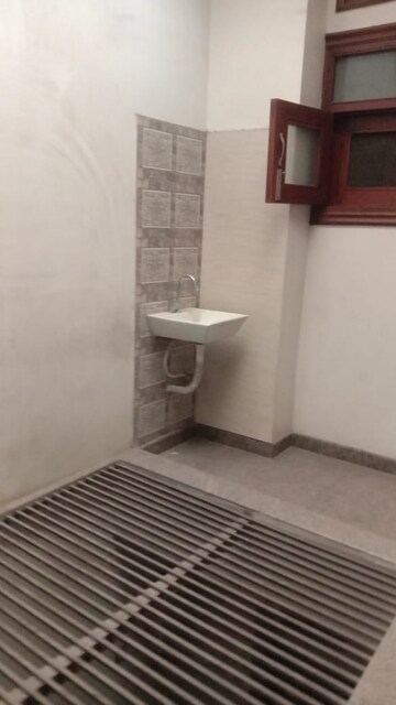 Bathroom in 2 BHK Builder Floor at Patel Nagar 3 – for Rent