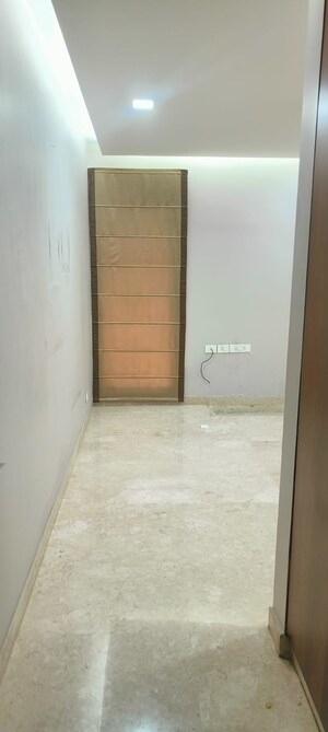 Room in 2.5 BHK Builder Floor at Shivalik Colony – for Rent