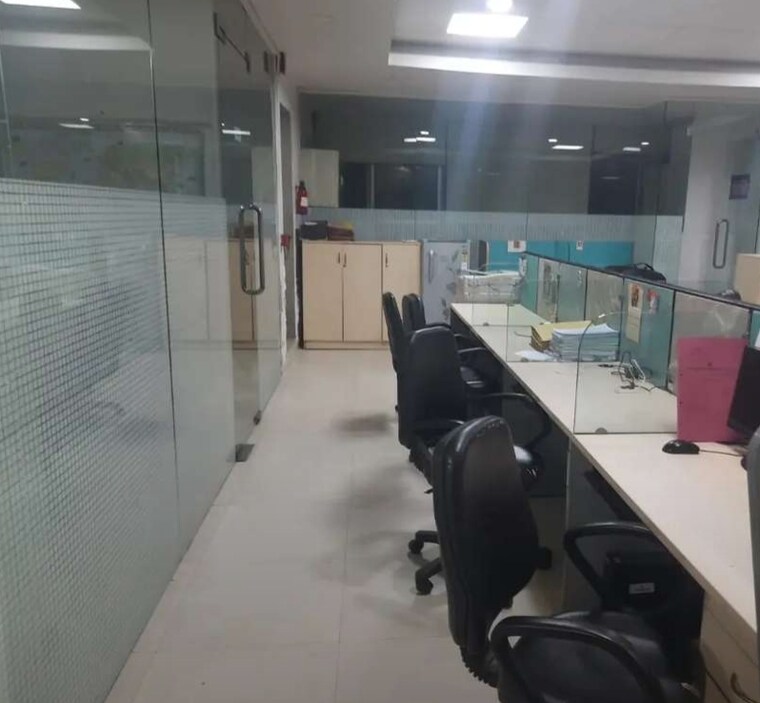 Team Area, hazratganj Commercial Office Space 3700 Sq.Ft. In Hazratganj Lucknow 9582191