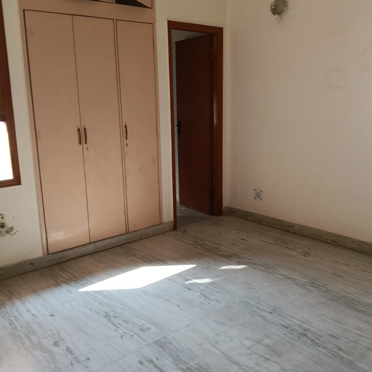 Room, rwa-residential-society-sector-46 3 Bedroom 350 Sq.Mt. Builder Floor In Sector 46 Gurgaon 9582187