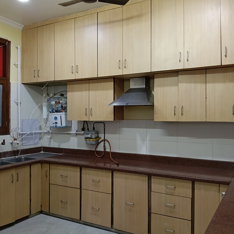 Kitchen, rwa-residential-society-sector-46 3 Bedroom 350 Sq.Mt. Builder Floor In Sector 46 Gurgaon 9582187